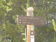 hiking_trail_sign
