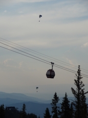 skydivers_and_lift