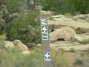 sign_at_dinosaur_tracks_trailhead