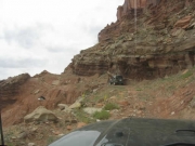 narrow_shelf_road