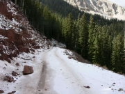 icy_shelf_on_geyser_pass_road