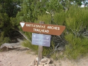 rattlesnake_arches_hike_sign_2