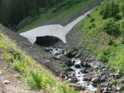 snowfield_over_the_creek