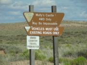 trail_sign_near_goblin_valley