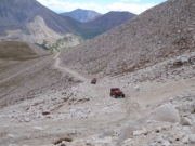 jeeps_on_switchbacks