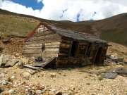 leaning_building