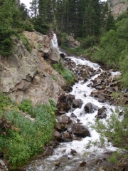 water_next_to_the_trail