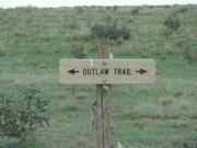 outlaw_trail_sign