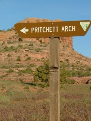 sign_to_pritchett_arch