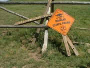 broken_sign_at_the_pass