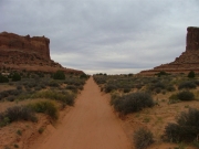 sandy_road_between_the_buttes