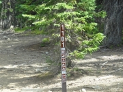 hiking_trail_sign