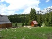 hut_outside_part_1