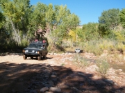hoa_and_mike_in_the_creek